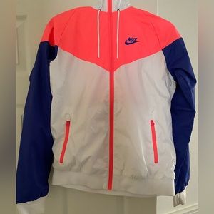 Nike Windrunner. Size small. Like new.